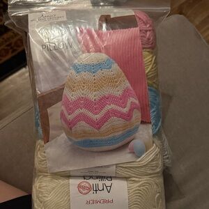 Annie Premier Easter Egg Pillow Kit - Multicolor